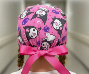 Gorro Medico Quirúrgico - Hello Kitty - Kuromi Y My Melody - Listón - Rosa Oscuro